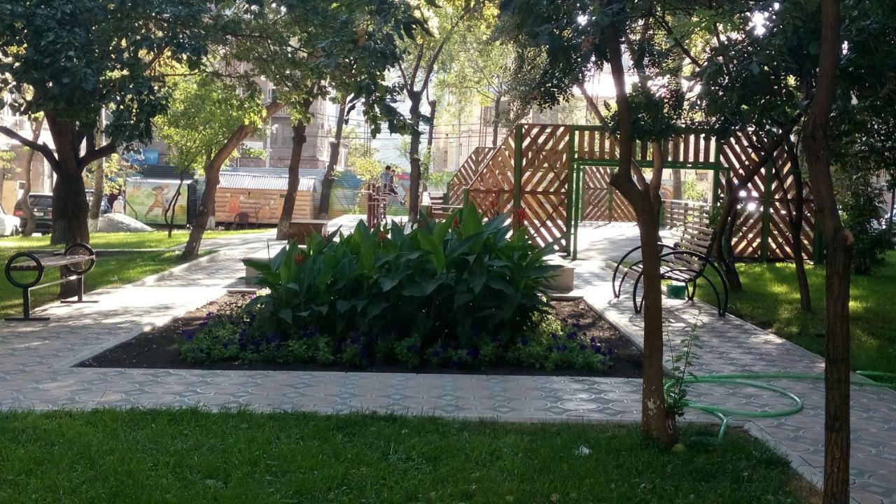 Apartment In The Center Of Yerevan By The Republic Square 外观 照片